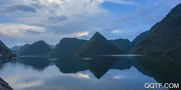 ���չ���